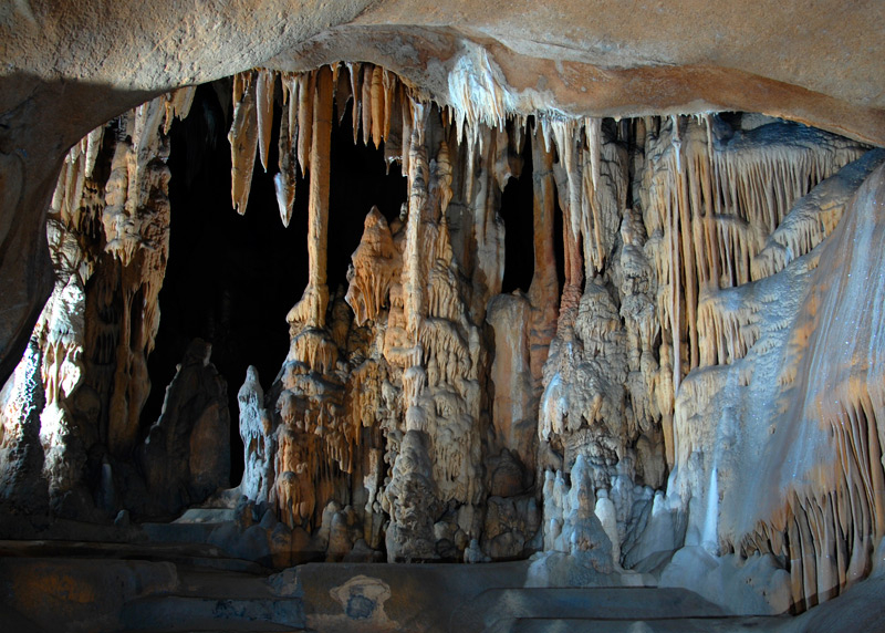 http://www.grottes-isturitz.com/wp-content/gallery/grottes-isturitz/visite-grotte-02.jpg